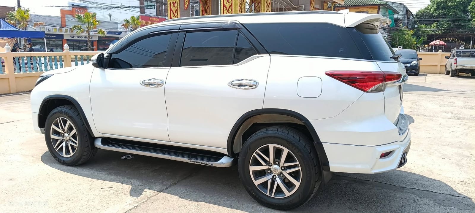 Car image 2